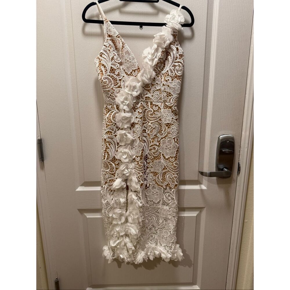HELSI Gilt Sloane Lace Midi Dress in White Floral bachelorette Size XS NWOT - Picture 3 of 6